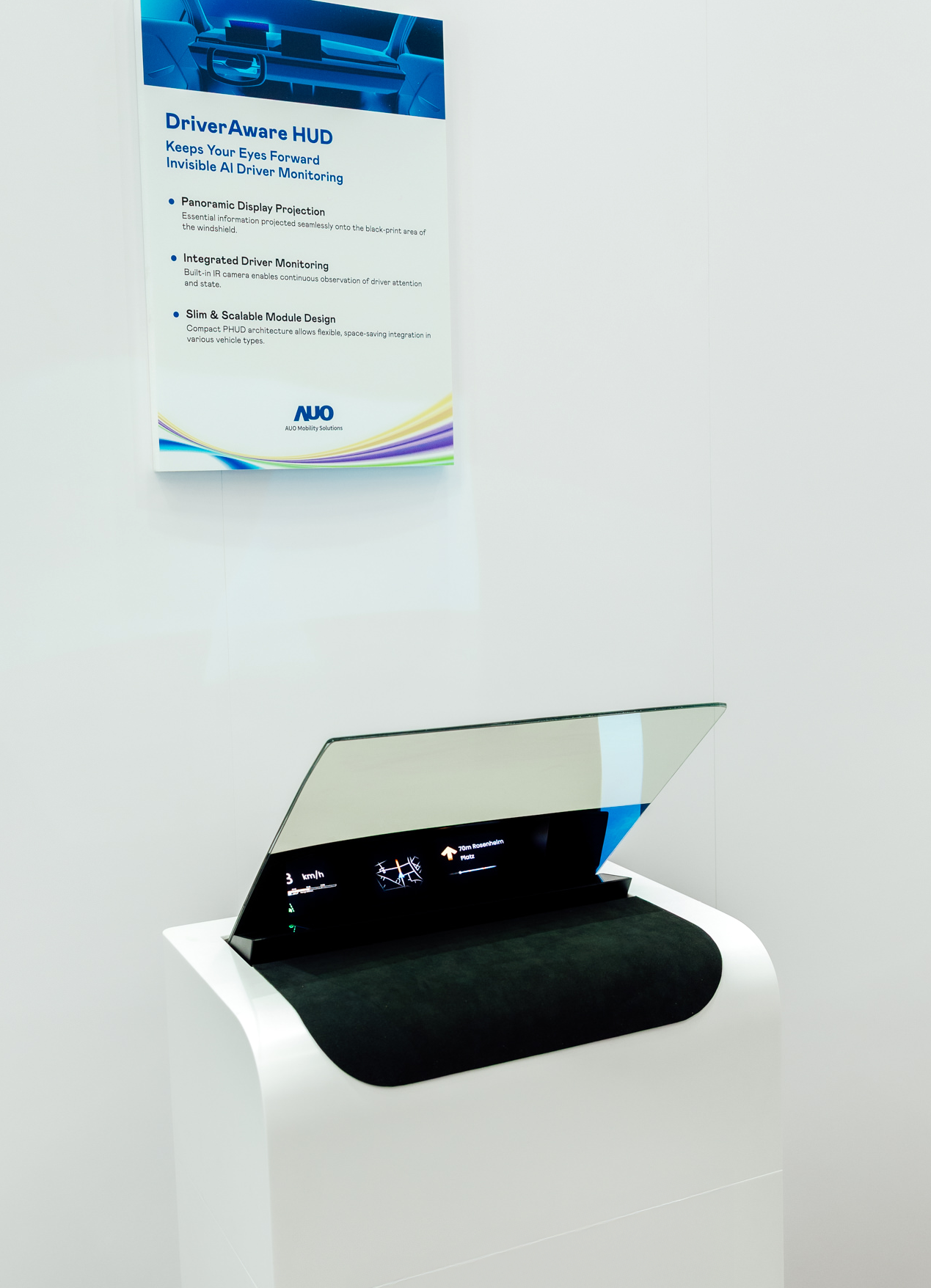 DriverAware HUD结合抬头显示器与隐藏式红外线摄影机，将车速、导航及警示讯息投影于挡风玻璃上，完美对齐驾驶目不离路的视线，同时，透过AI 监控驾驶注意力以提升安全性。